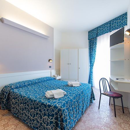 Hotel 2000 Rimini Phòng bức ảnh